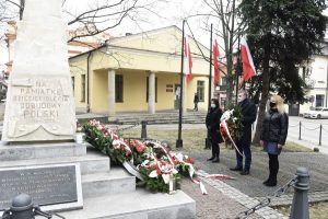 Narodowy Dzień Pamięci „Żołnierzy Wyklętych” w Wieliczce, Pomnik Odrodzenia Polski na wielickich plantach, Artur Kozioł, Magdalena Golonka